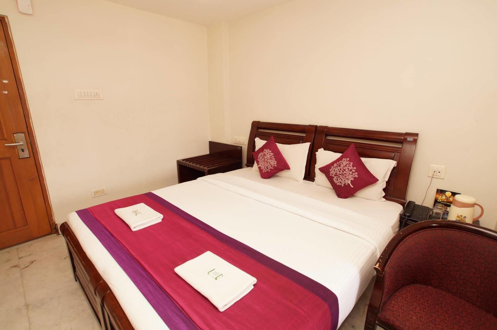 Lloyds Guest House, North Boag Road, T. Nagar Madrás Exterior foto